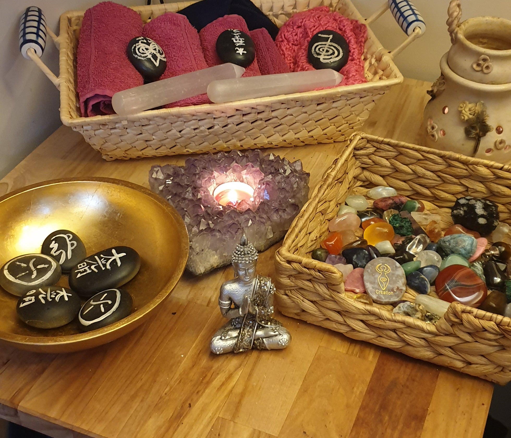 Crystal &amp; Reiki Healing With Chakra Balance